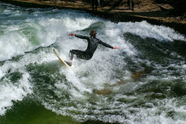 Eisbachwelle München